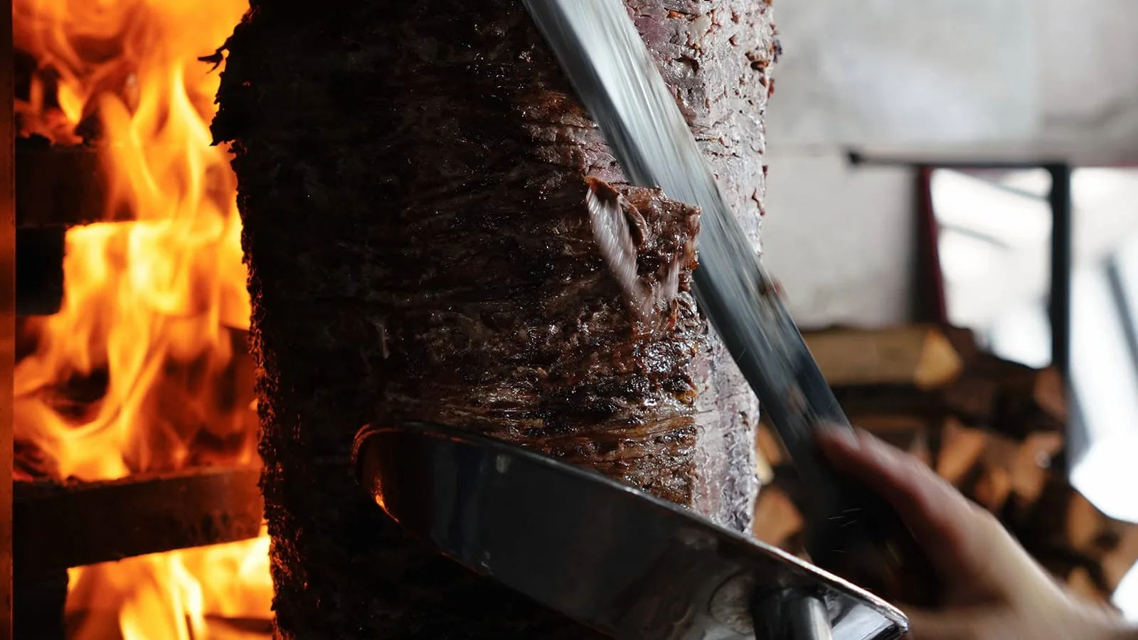 Odun Ateşinde Et Döner